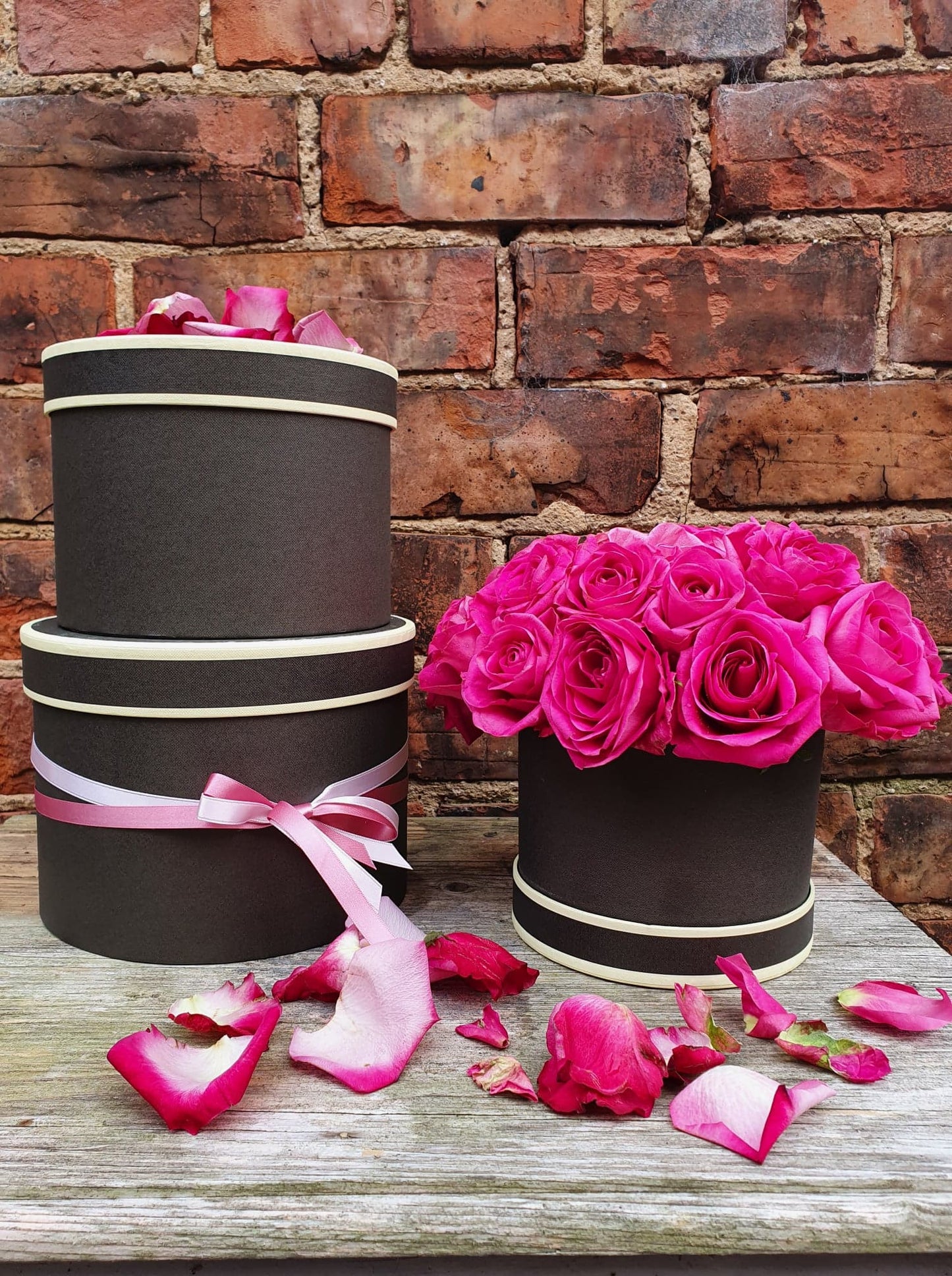 Simply Roses Hatbox (Pictured £40)